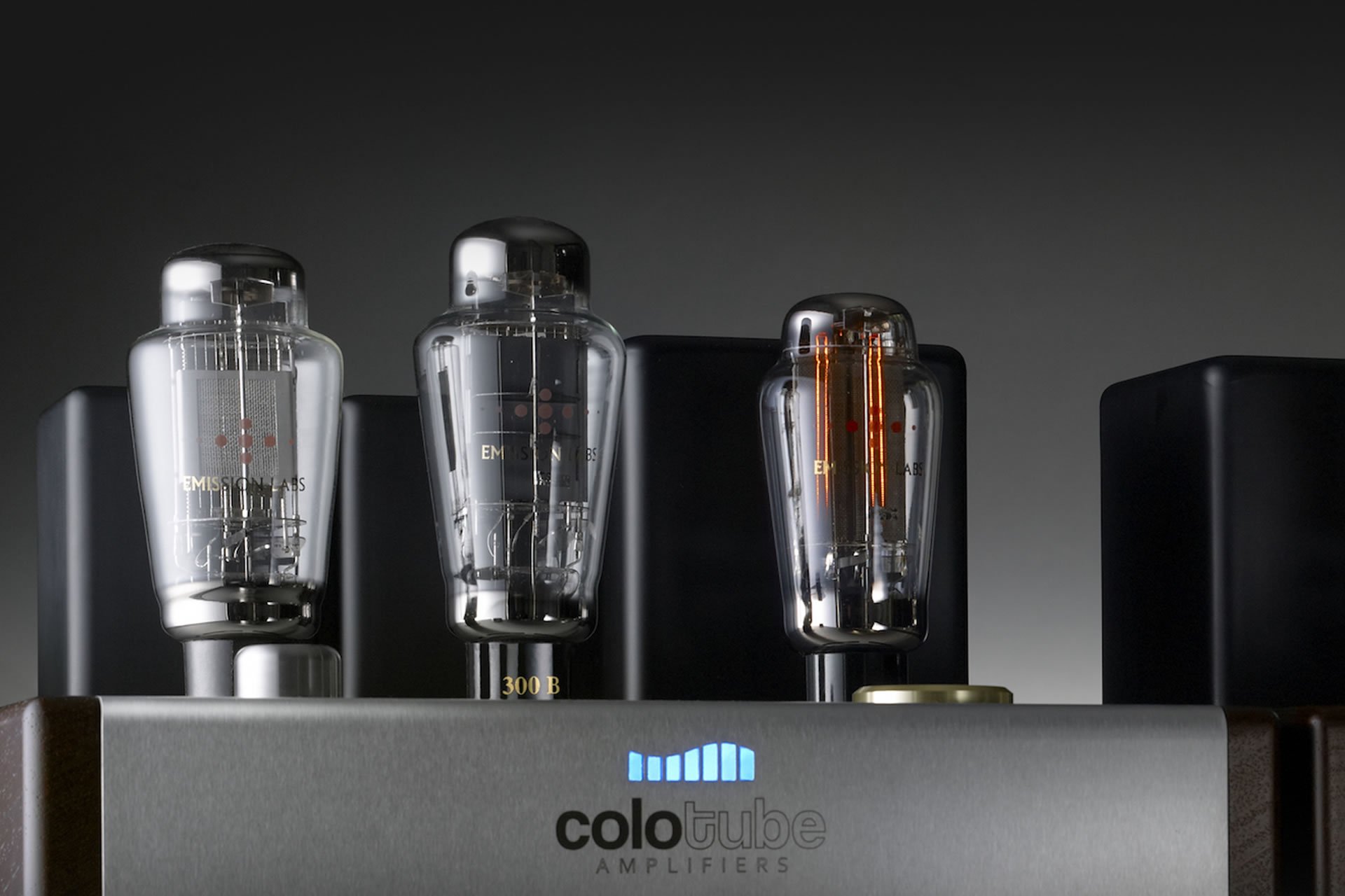 Gino Colombo entwickelt, baut und verkauft mit seiner Firma Colotube High-End-Röhrenverstärker für höchste Ansprüche. Nach jahrelanger Entwicklung hat er innovative Technik und stilvolles Design ideal vereint.