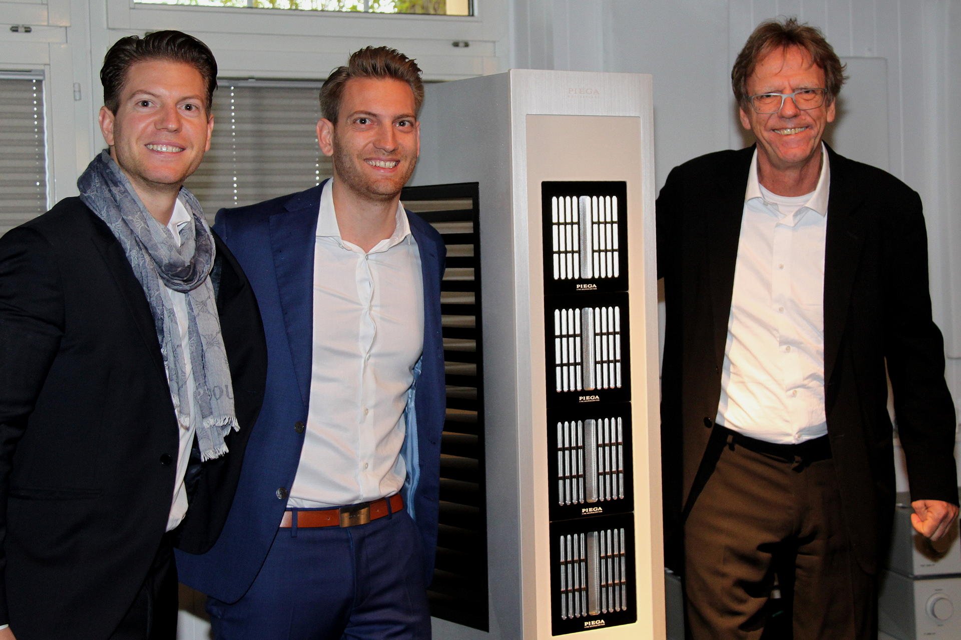 Familie Greiner: v.l.n.r.: Manuel, Alexander und Leo Greiner. Alexander zeichnet für das Wohlergehen der Firma Lakeside verantwortlich.
Manuel betreut den Export für Piega, engagiert sich für die PR-Arbeit sowie die verschiedenen internationalen Veranstaltungen und Messen.