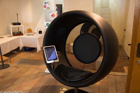 Der Sonic Chair ist für den wahren Musikliebhaber. Rein sitzen, Abstand zum Alltag nehmen und geniessen.