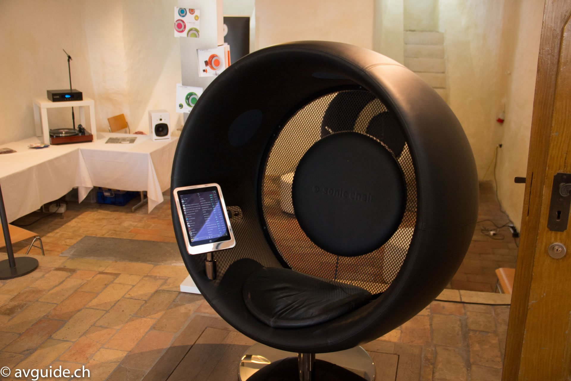 Der Sonic Chair ist für den wahren Musikliebhaber. Rein sitzen, Abstand zum Alltag nehmen und geniessen.