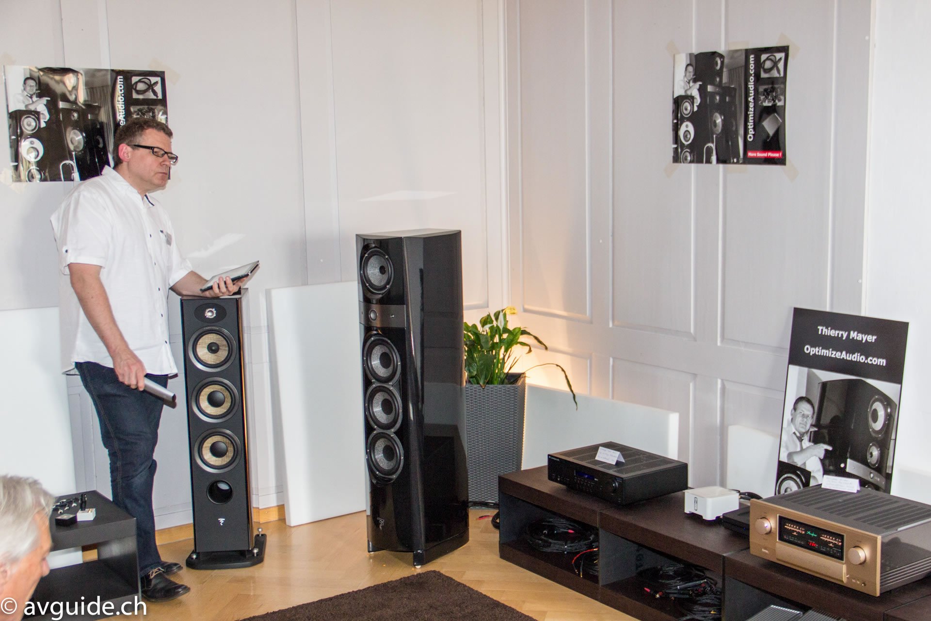 "Optimize Audio" ist das Motto von Thierry Mayer. Mit seinem jahrelang aufgebauten Wissen pimpt er Ihre Anlage zu neuen Höhenflügen.