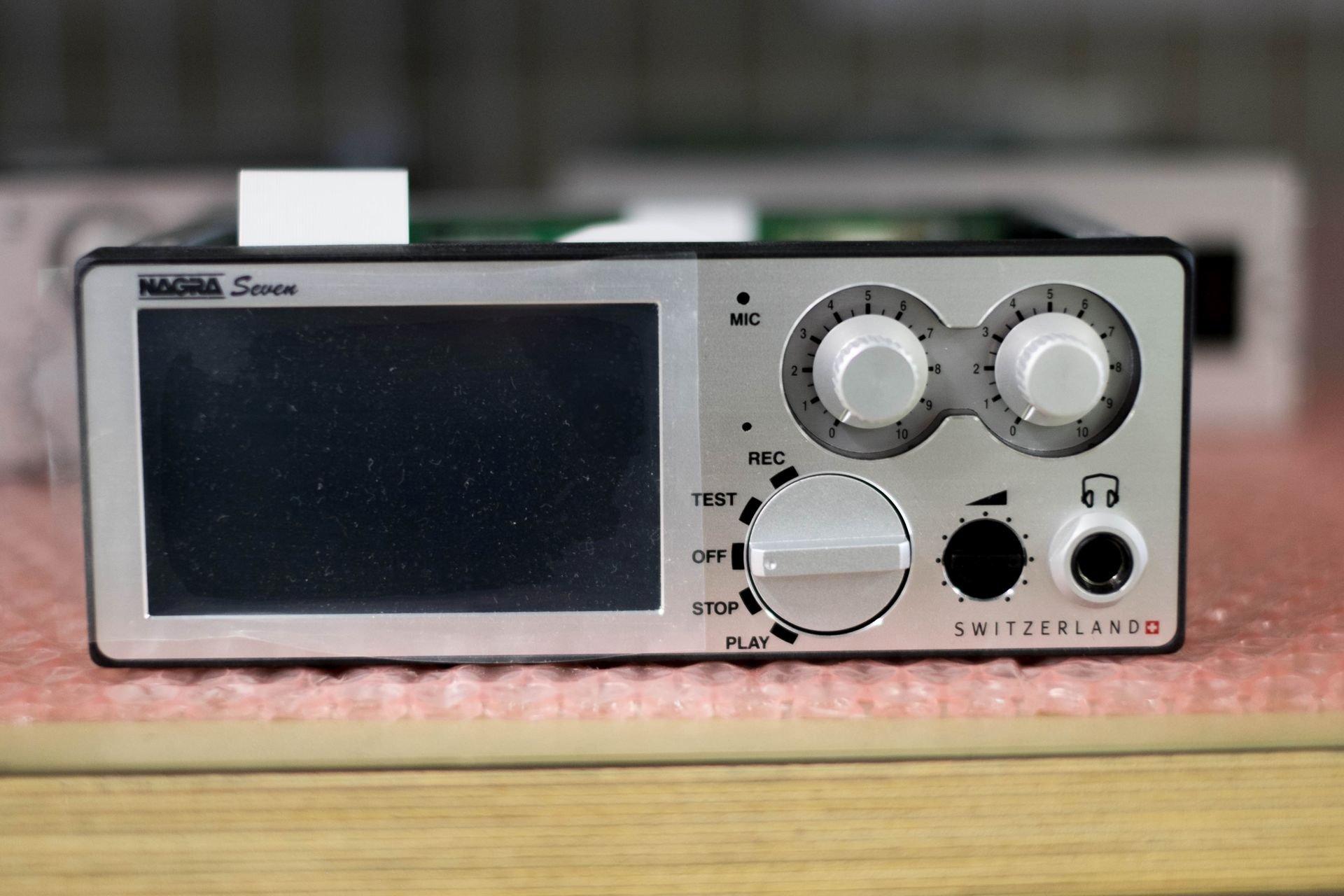Das Nagra Seven ist ein portabler Stereo-Digital-Rekorder für den Profi. Es repräsentiert die Moderne der Aufnahmegeräte.