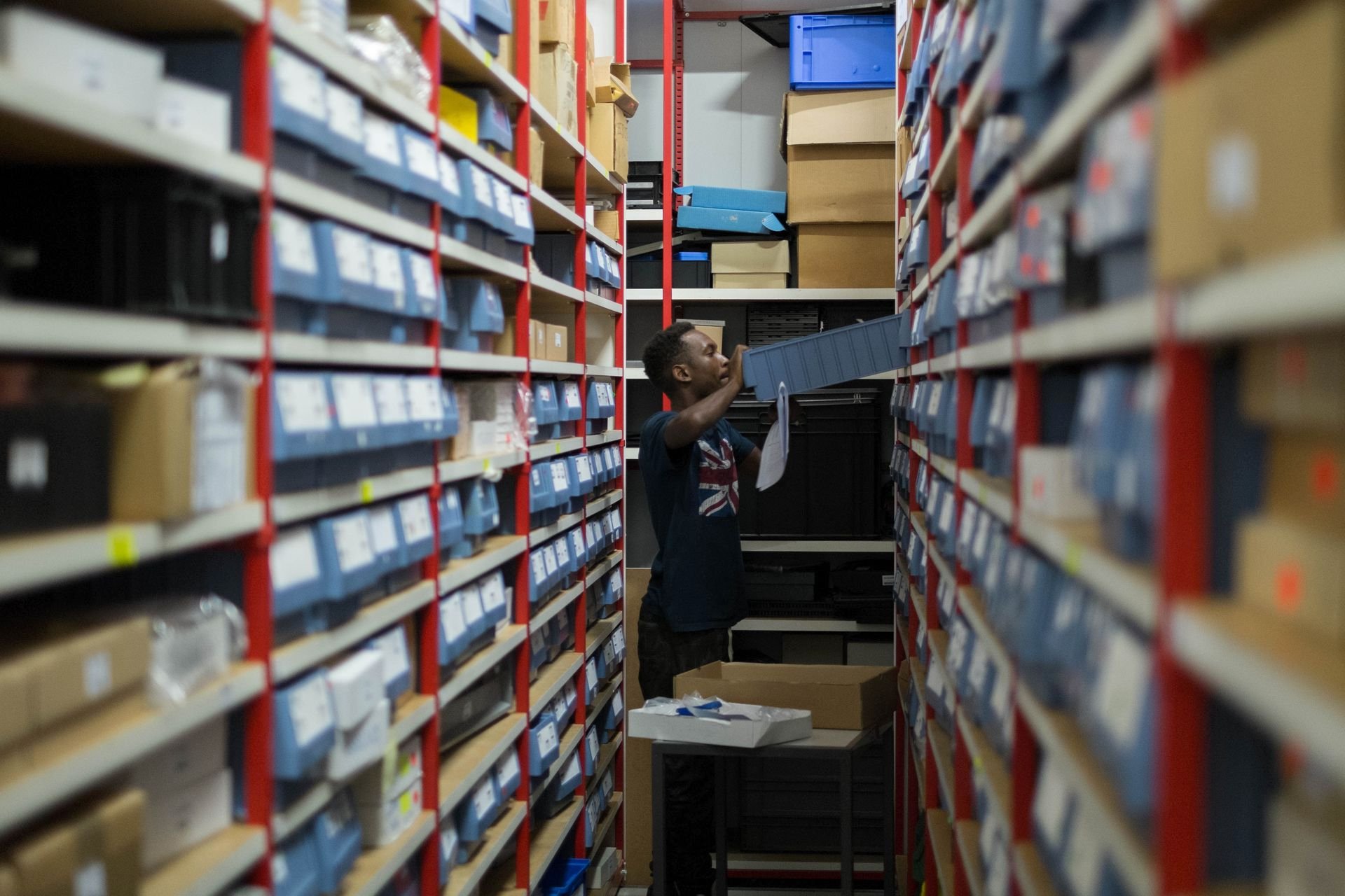 Ein "wenig" Lagerlogistik ist auch vorhanden. Schliesslich werden auch Ersatzteile für Geräte gelagert, die in den 1970er Jahren verkauft wurden.