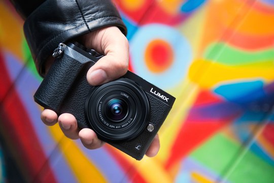 Panasonic veröffentlicht ein kostenloses Firmware Update für die Lumix DMC-GX80. Die neu hinzugekommene Focus Stacking-Funktion ermöglicht zum Beispiel Makro-Aufnahmen mit nachträglich gewählter Schärfentiefe.