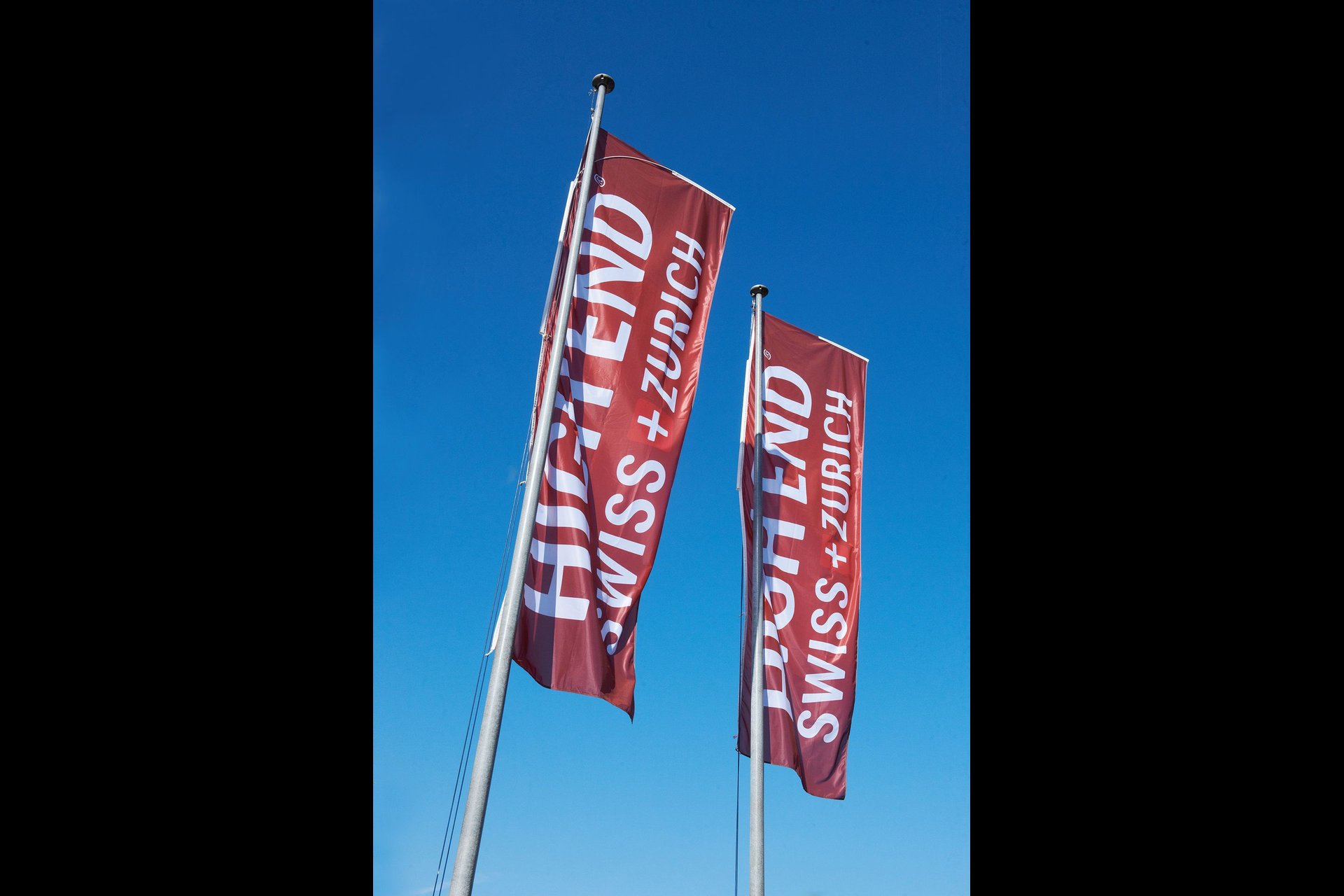 Wenn Sie diese Flaggen sehen, dann sind Sie am Ziel.