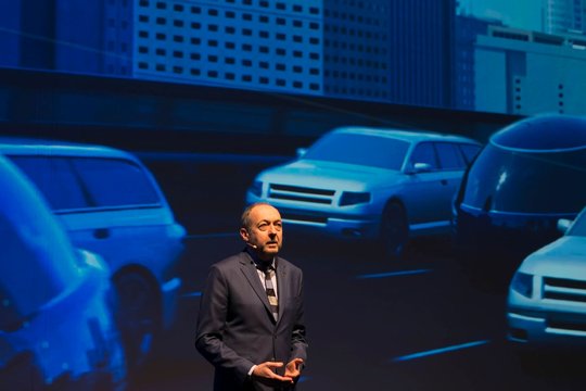 Laurent Abadie eröffnete die Panasonic Convention und gibt einen Überblick über Mission und Highlights 2017. 