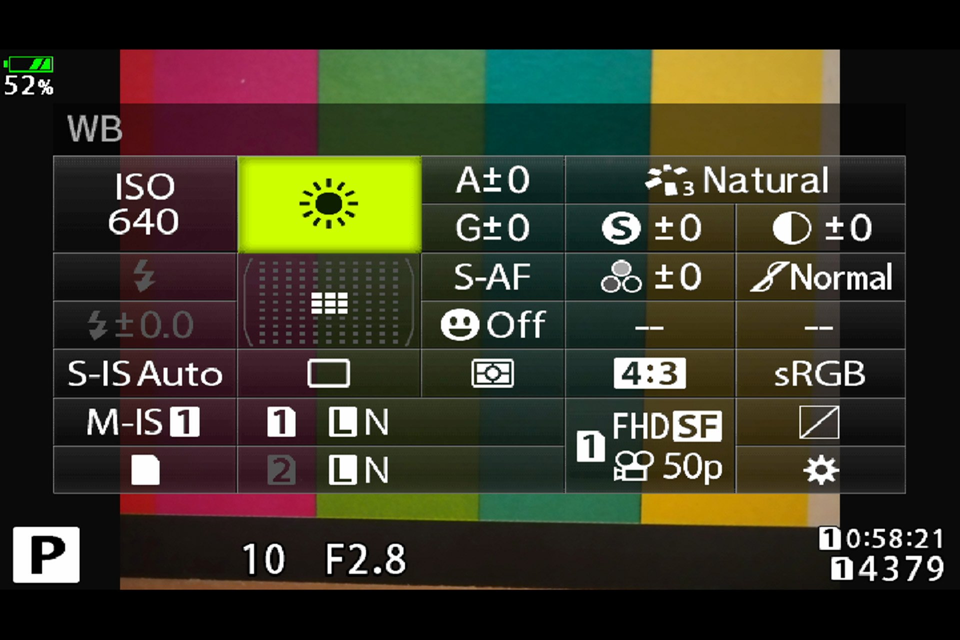 Olympus OM-D E-M1 Mark II: Monitor-Funktionsanzeige, hier werden alle wichtigen Aufnahmefunktionen am Bildschirm dargestellt und können mittels Pfeiltasten oder über den Touchscreen per Fingertipp aktiviert werden.
