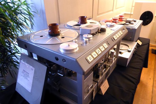 Analoge Legende, Bandmaschine: Als Gegenbewegung zu HD Streaming setzt Schopper auf die bestmögliche Musikwiedergabe, nämlich von Masterbändern und Masterband-Kopien.