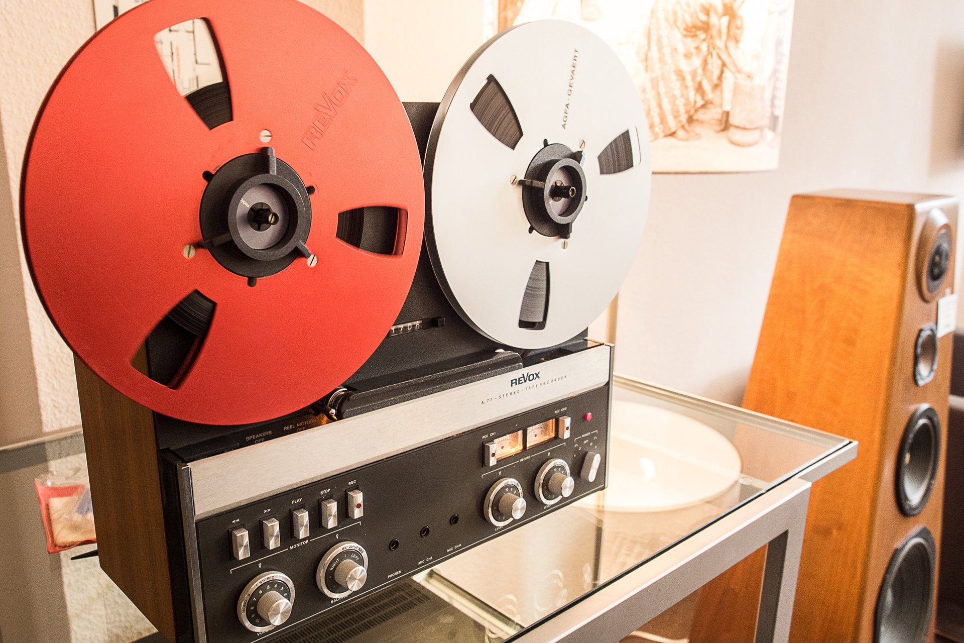 Die Analogue Audio Association pflegt die analoge Musikwiedergabe auch mit anlogen Tonbändern.