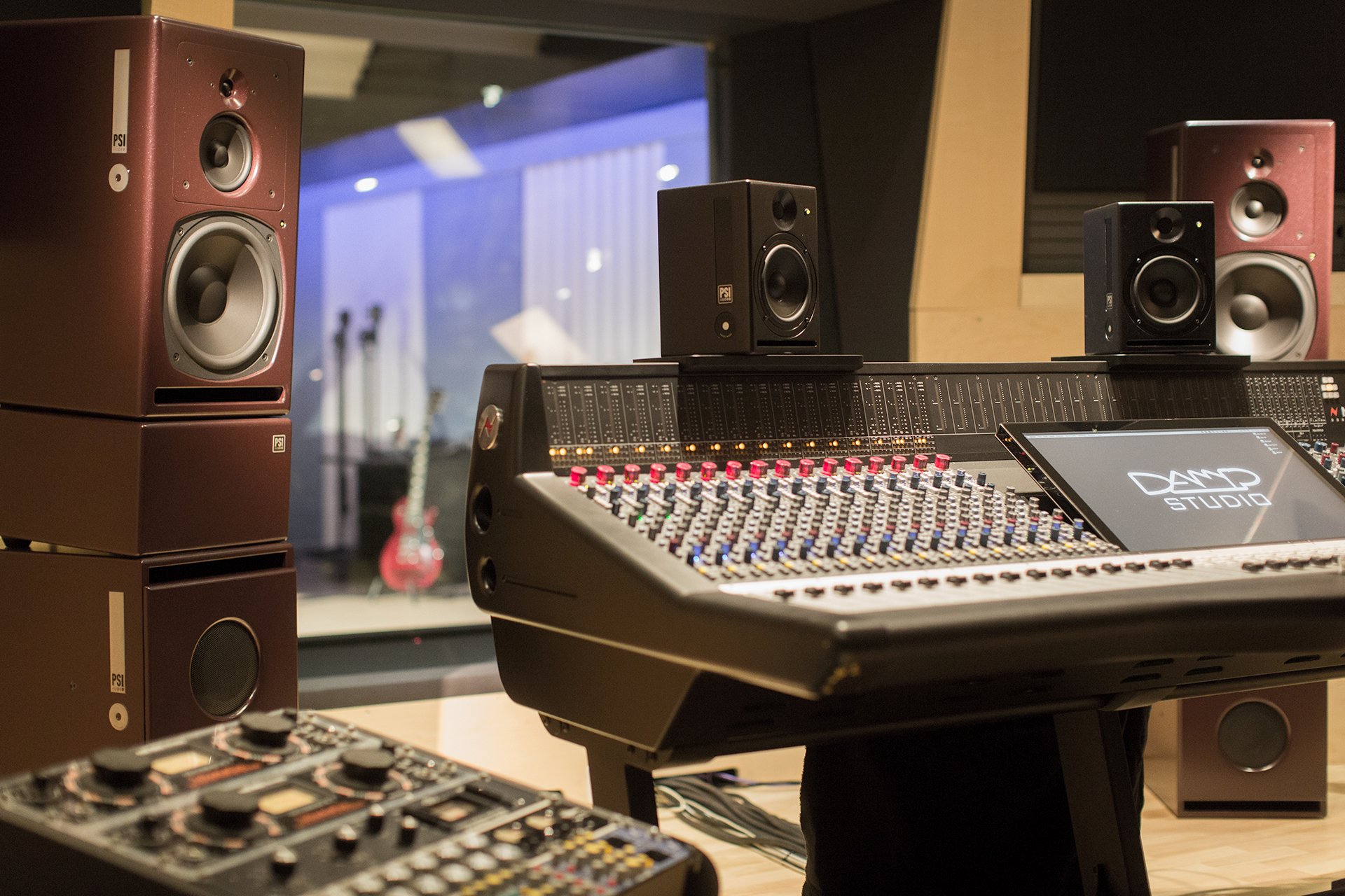 PSI-Audio: Studio-Monitore faszinieren auch private Musikliebhaber, weil diese rein funktionalen Geräte ein unmittelbares Fenster ins Tonstudio öffnen. Die aktiven Monitore von PSI-Audio aus Yverdon-les-Bains gelten seit über 20 Jahren als unbestechliche Präzisionswerkzeuge für anspruchsvolle Tonmeister.
