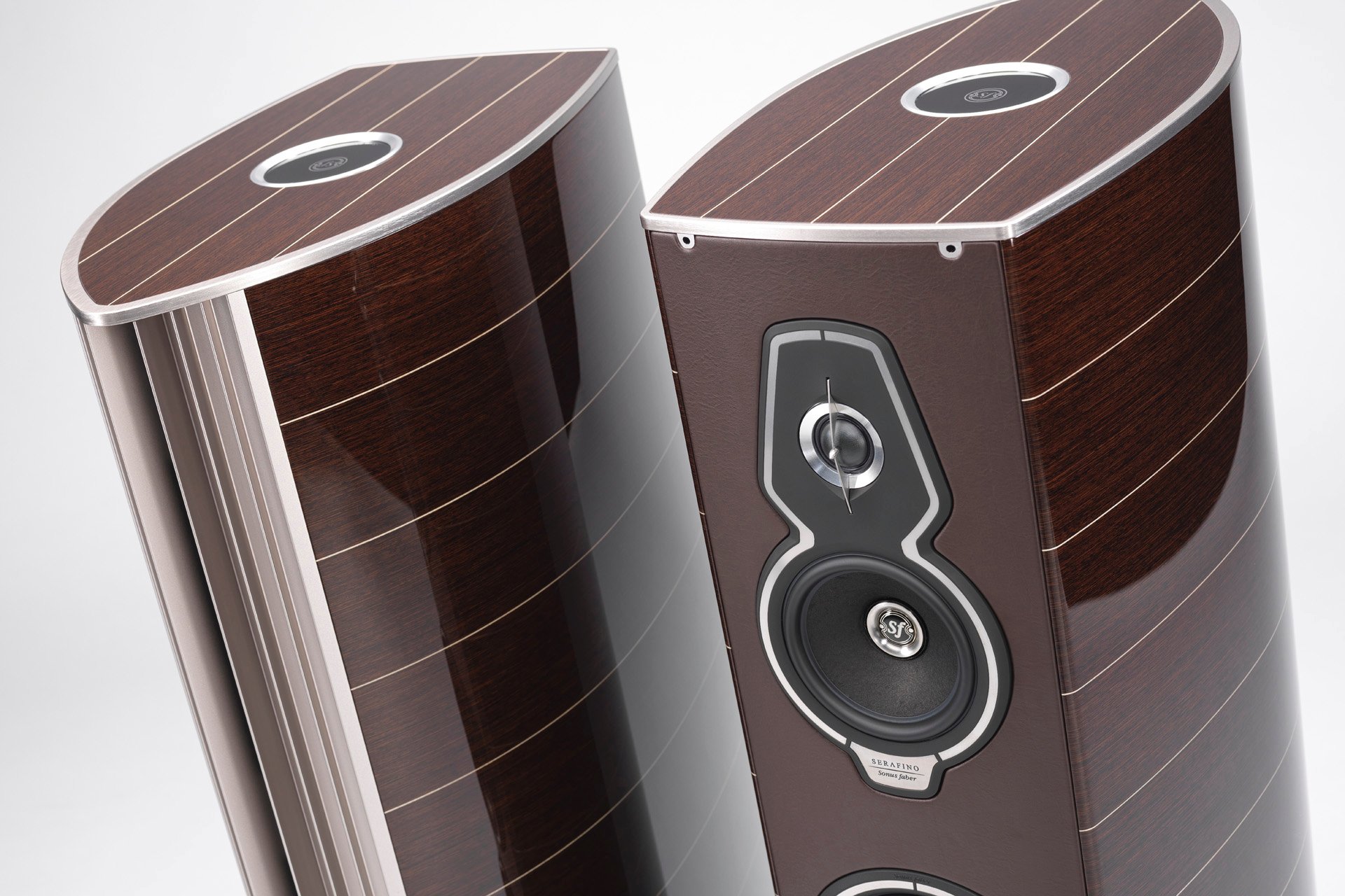 Sonus Faber Homage Serie:
voice70 zeigt sowohl die neue Amati als auch die Serafino, einzigartiger Sound mit einzigartiger Verarbeitung und „fatto a mano in Italia“ !

