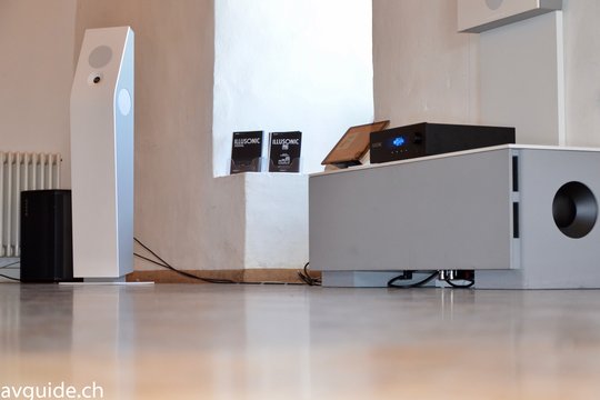 Die Aktivlautsprecher Ella vom Klangwerk sind eine Ode an guten Klang gepaart mit Designkunst. Der neue Subwoofer rechts unten ist noch ein Prototyp. (Bild Klangschloss)