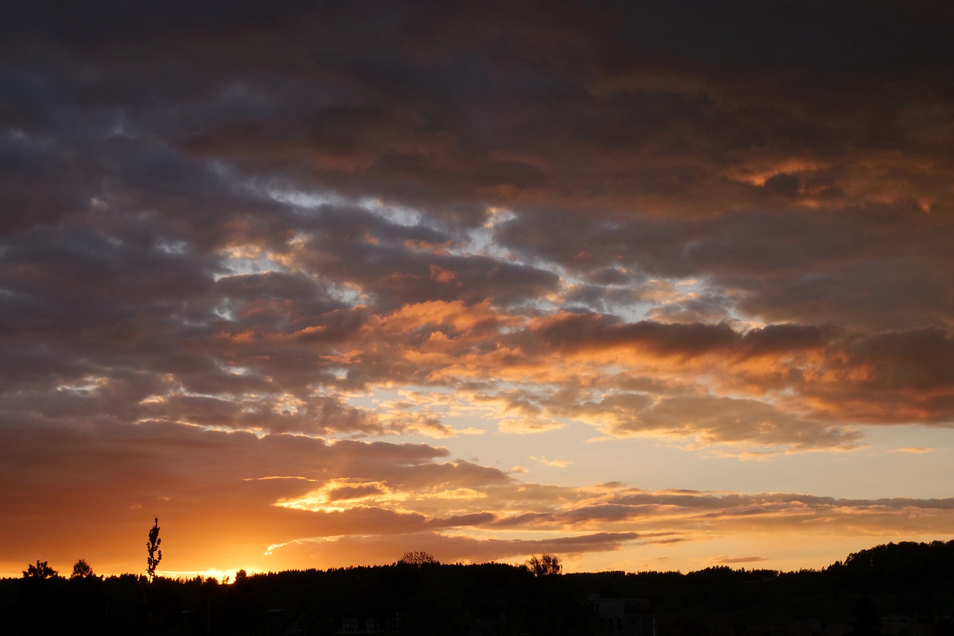 Panasonic GH5 Beispielfoto: Abendhimmel, f/10, 1/400, ISO 640.