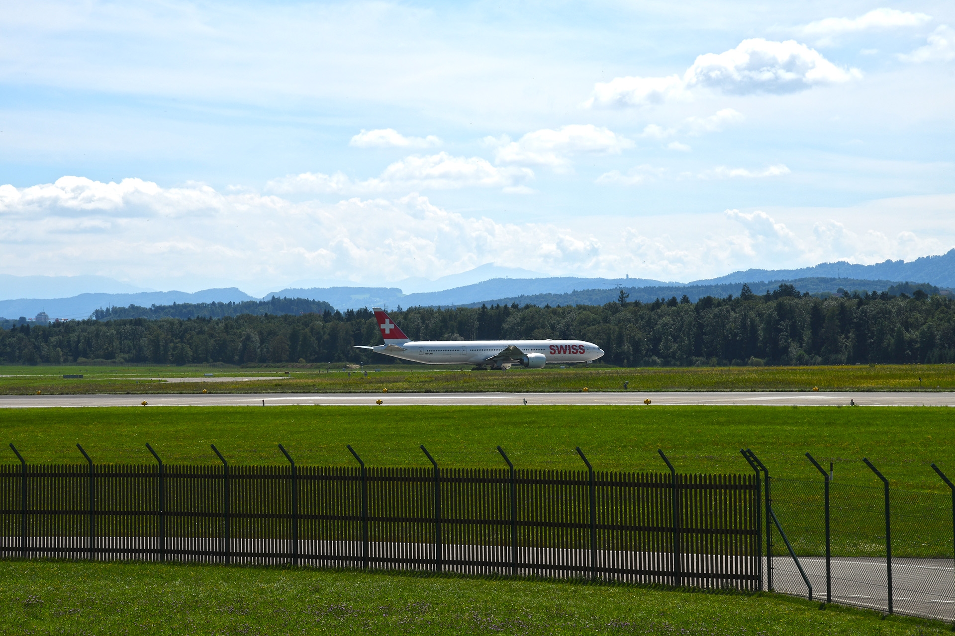 Nikon D7500: Picture-Control «Standard», kein Active D-Lighting, f/16, 1/200 Sek., ISO 100. Kleine Blende durch hellen Himmel. Mit HDR-Filter bearbeitet.