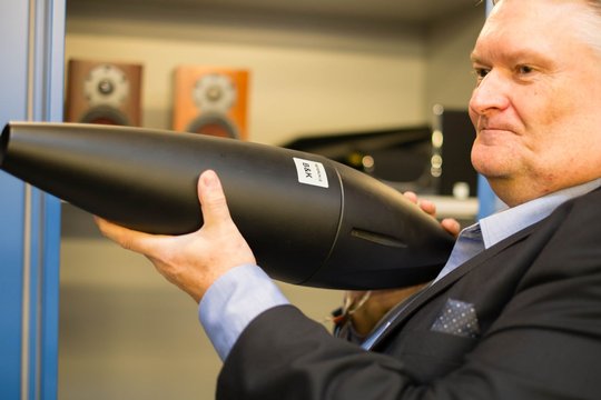 Dali baut auch Messlautsprecher für Brüel & Kjaer, einem führenden Hersteller von Mikrofonen aus Dänemark. Man weiss nicht so recht, was Sales Director Lars Möller damit gerade anstellen möchte ...