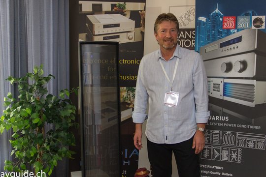 Bei Bruno Erni und der Digitalen Unterhaltungs AG gab es die Martin Logan Impression Elektrostaten zu hören – einer meiner Favoriten der Messe.