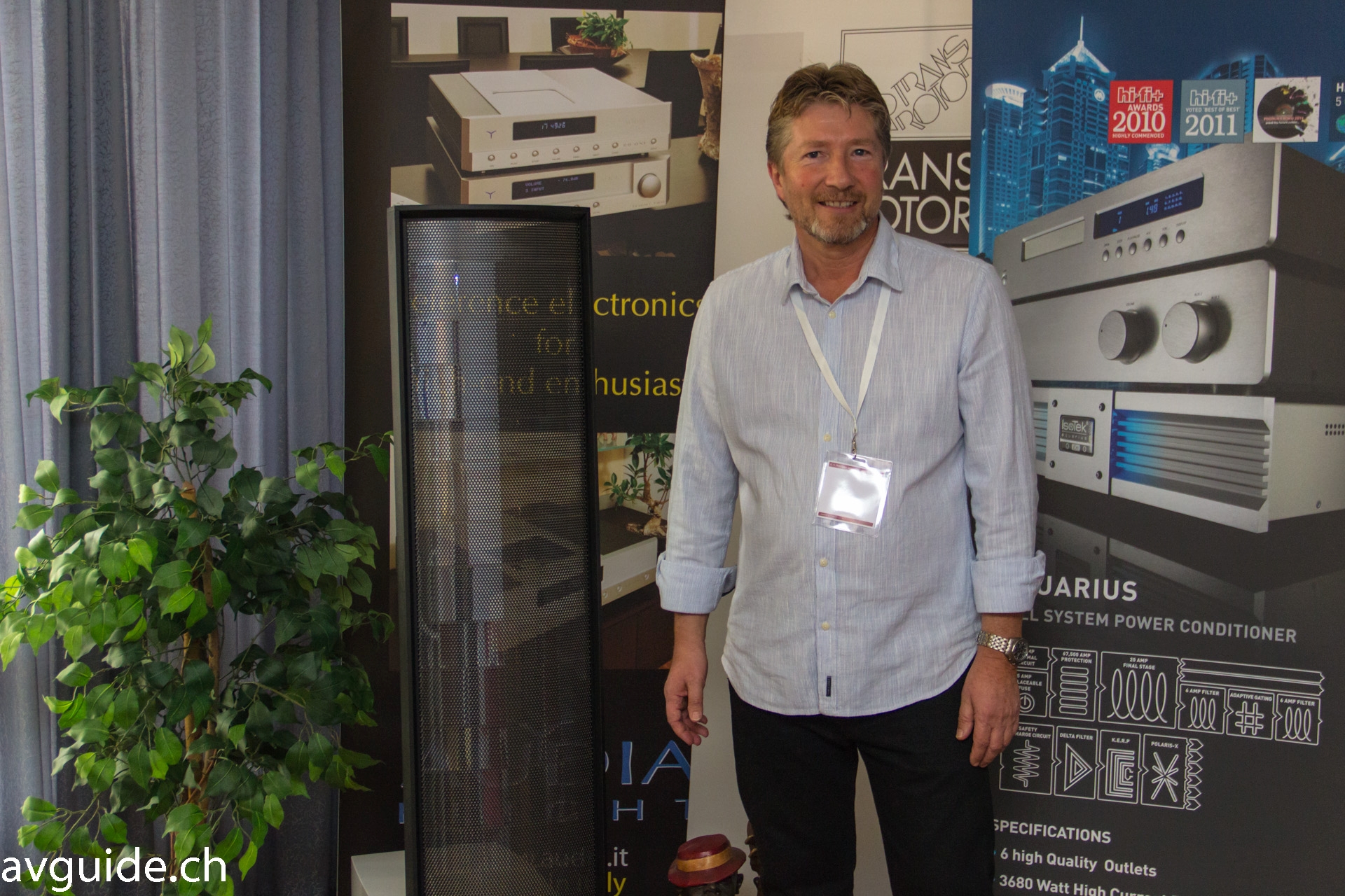 Bei Bruno Erni und der Digitalen Unterhaltungs AG gab es die Martin Logan Impression Elektrostaten zu hören – einer meiner Favoriten der Messe.
