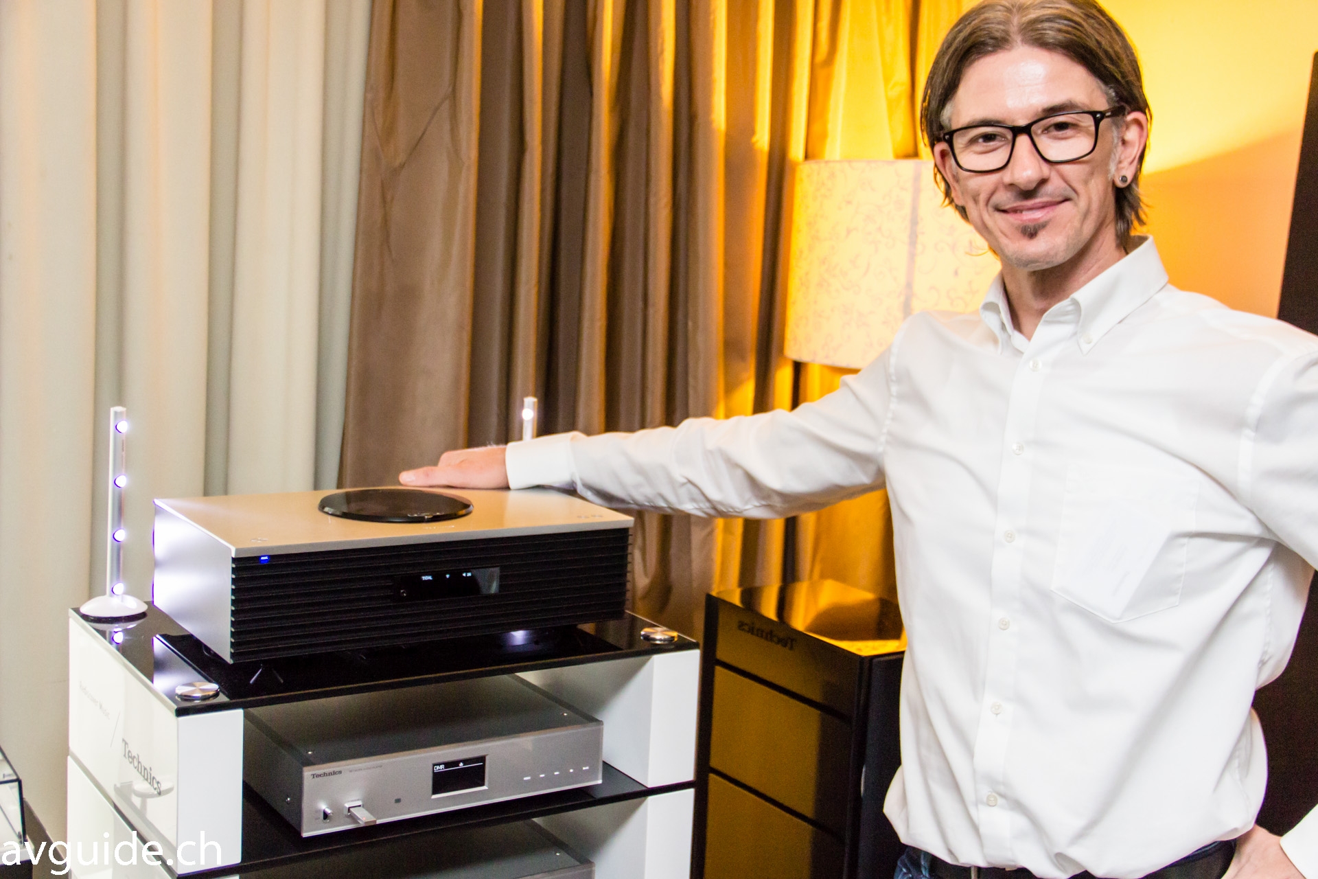 Japanische Ingenieurskunst: Andrew Item präsentiert Ottawa, das All-In-One-System von Technics. Darin stecken sieben Lautsprecher, die einen unglaublichen Sound erzeugen. Bluetooth, Raumeinmessung, Streaming – alles ist drin. Für nicht einmal 1000 Franken!