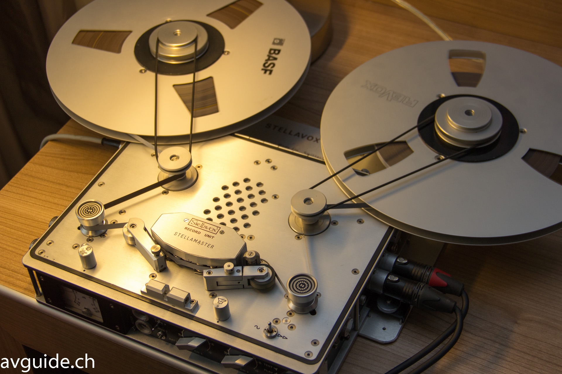 Da geht das Herz auf: Vorführung mit der Stellavox SP8 Stellamaster Reel-2-Reel-Bandmaschine bei Swissonor.