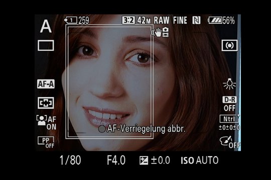 Sony Alpha 7R III Autofokus: Das Gesicht ist AF-verriegelt.