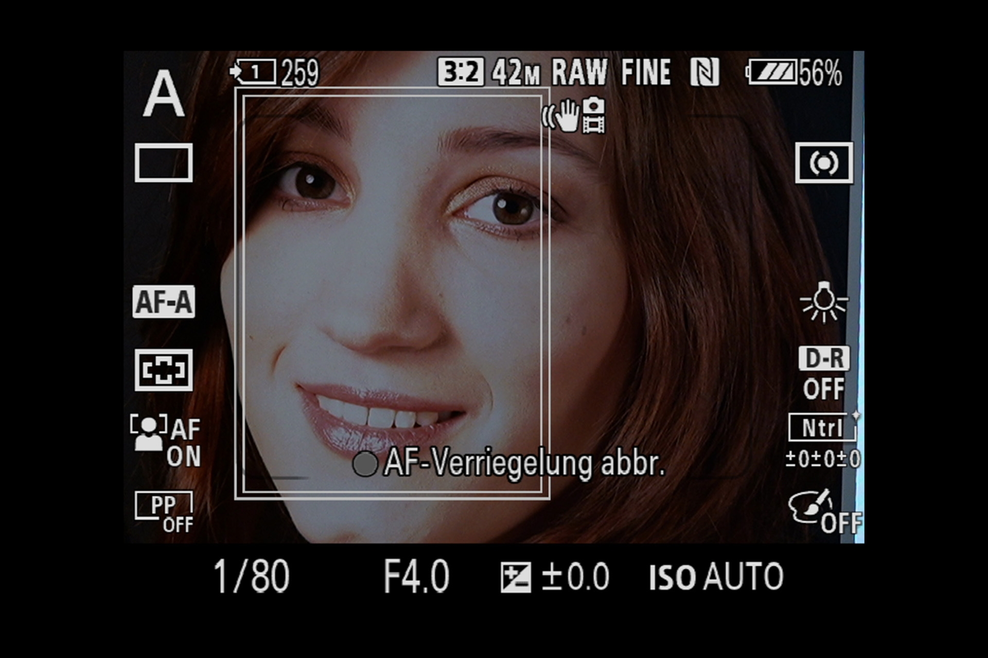 Sony Alpha 7R III Autofokus: Das Gesicht ist AF-verriegelt.
