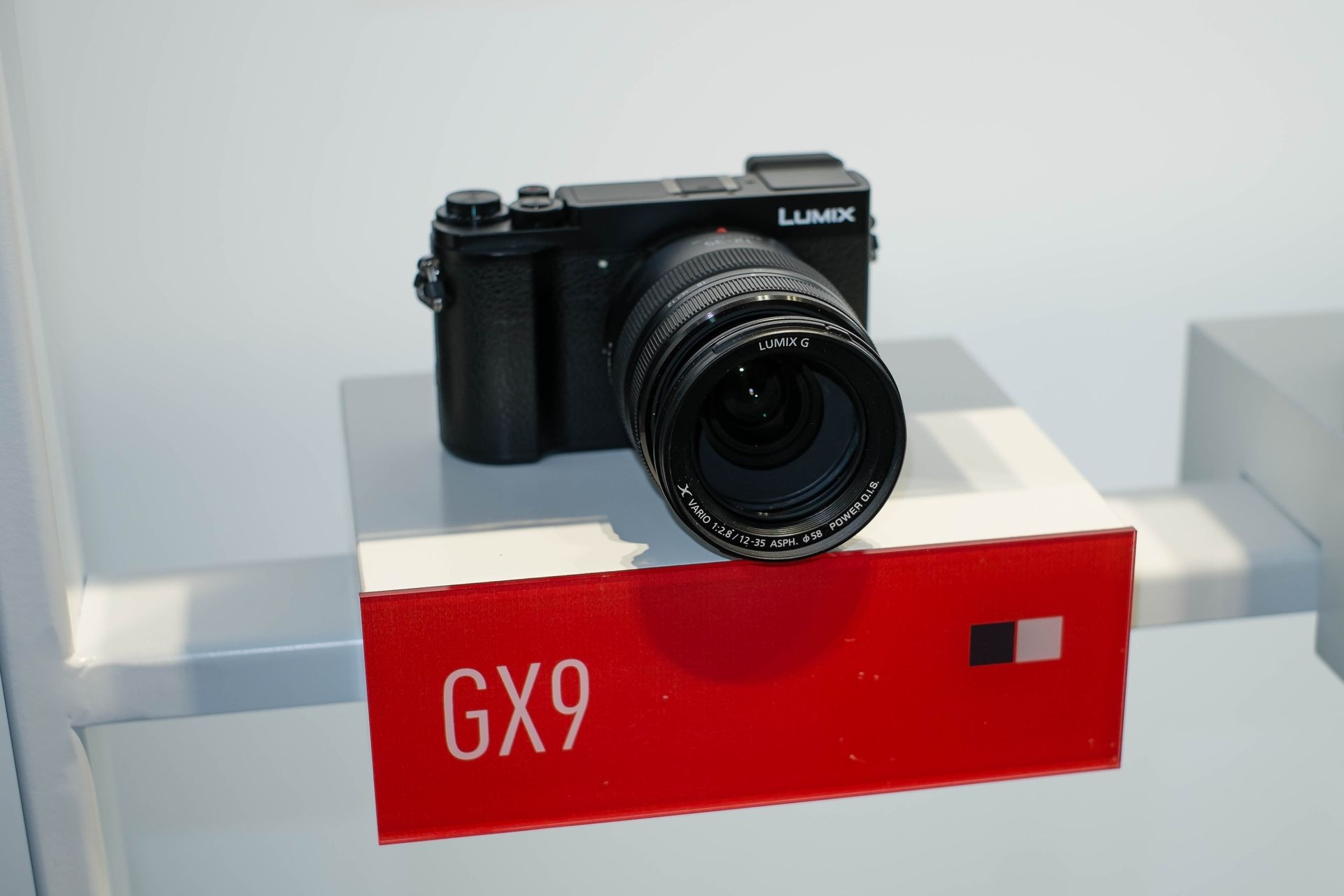 Die brandneue GX9. Höchste Bildqualität, kompaktes Design und schwenkbarer Sucher.