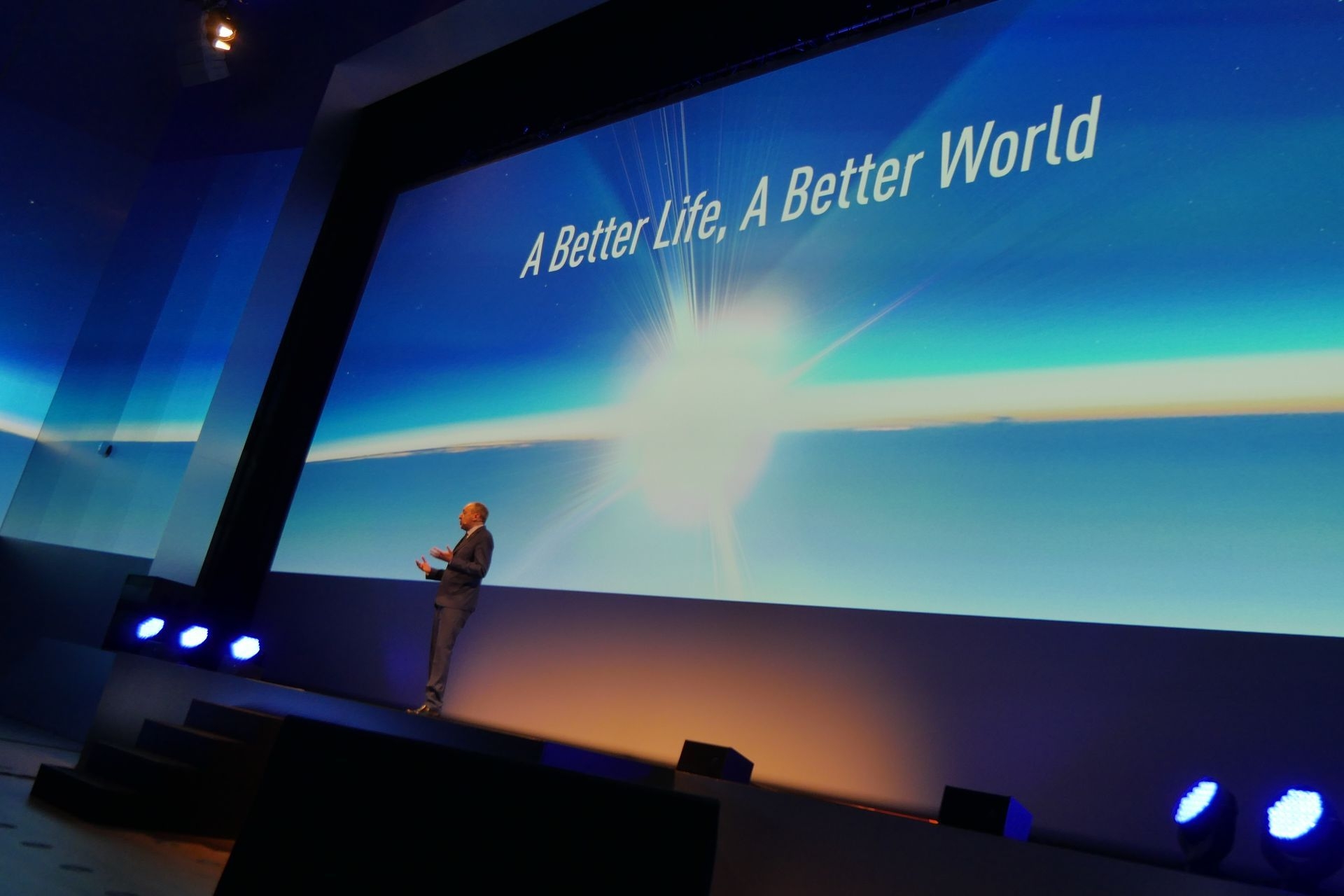 A Better Life, A Better World ist nicht nur ein ergreifender Slogan. Der Gründer war vor 100 Jahren davon überzeugt, dass man mit Produkten, die den Menschen das Leben einfacher machen, Wichtiges zu einer besseren Welt beitragen kann.