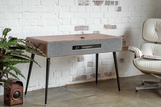 Timelessproducts: Ruark Audio’s All-in-One-Systeme im Vintage-Look mit modernster Technik sind ein Eyecatcher in jeder Wohnung. Das neuste R7 MK3 enthält alles, was das moderne Hörer-Herz begehrt. www.timelessproducts.ch