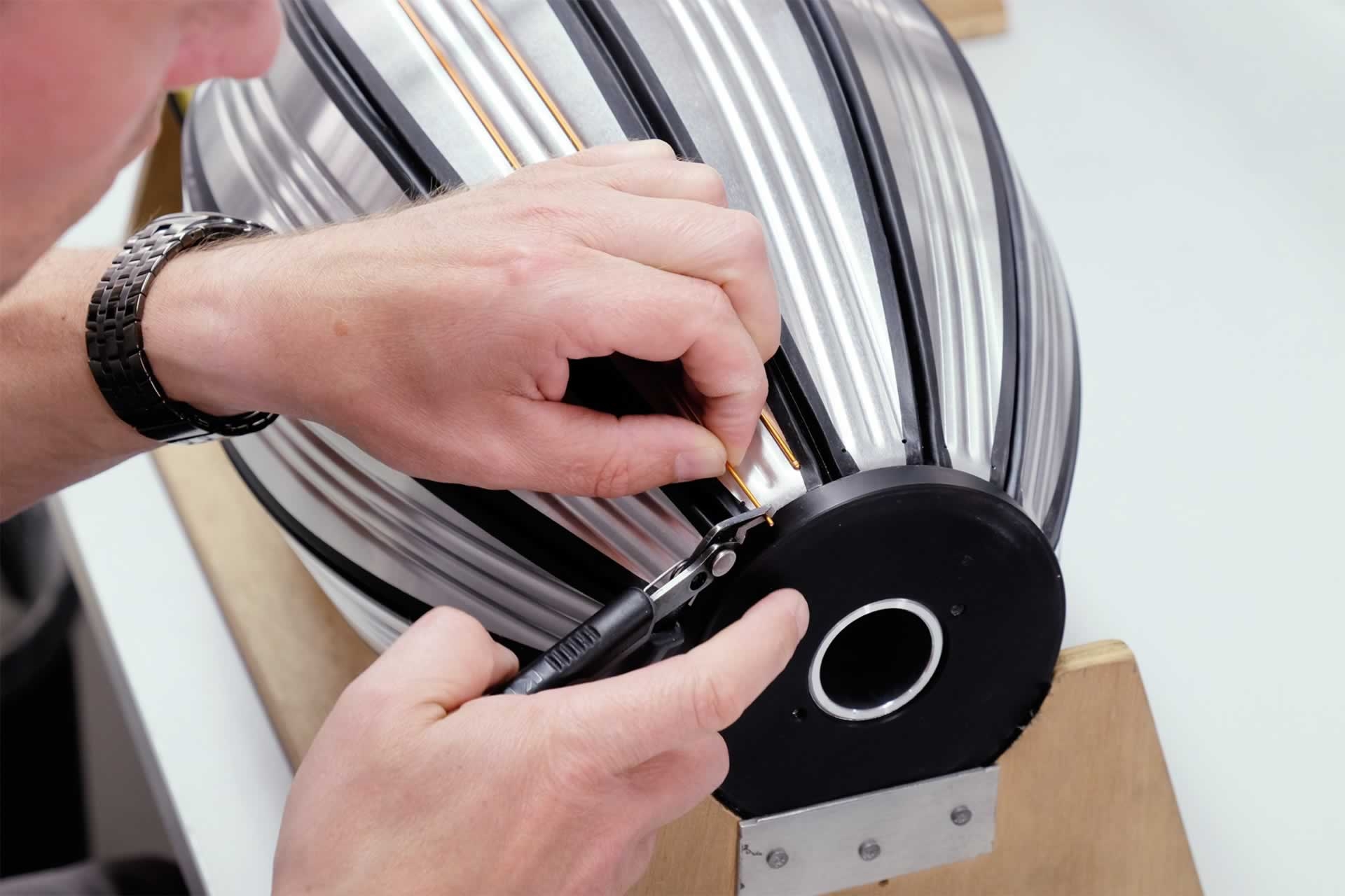 Produktion der «Melone», dem Herzstück des Radialstrahlers Reference-Line 101 von MBL. www.sfers.ch