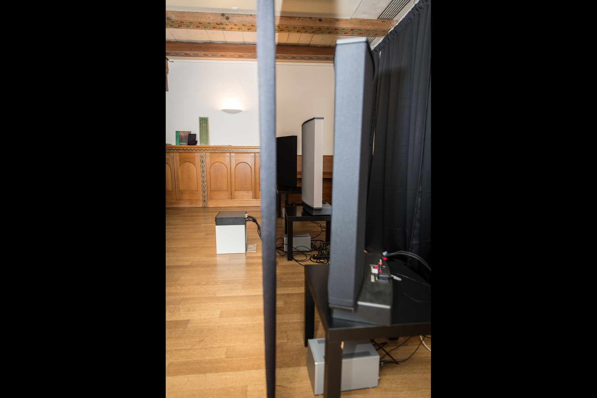 Drei Quad-Elektrostaten und drei Endstufen, vom Illusonic-Prozessor orchestriert. Wunderbar!