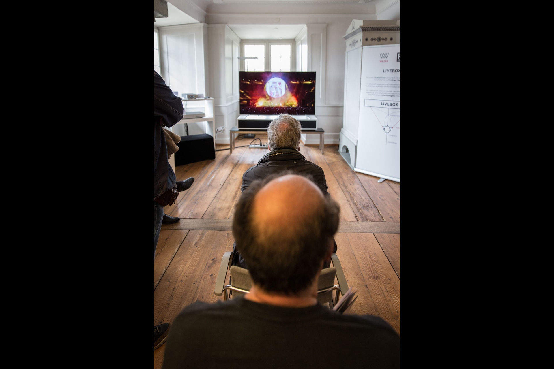 Man sollte exakt davor sitzen, aber die Distanz zur Livebox ist nicht so wichtig.