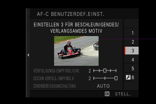 Fujifilm X-H1: Einstellung 3: Autofokus kann plötzliche Beschleunigung oder abrupte Verzögerung erkennen, z.B. Motorsport, Fussball,
Basketball.