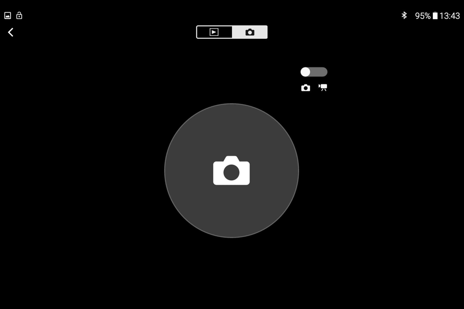 Canon EOS M50. Im stromsparenden Bluetooth-Betrieb dient das Smartphone als einfacher Auslöser für Foto- und Videoaufnahmen.