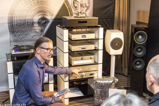 Technics weckt bei vielen Besuchern Erinnerungen aus Jugendjahren. Andrew Iten präsentierte das komplette aktuelle Line-up, wie etwa den Netzwerkaudio-Vollverstärker SU-G30 sowie ...