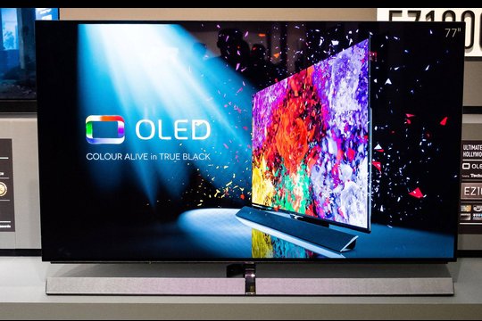 Hammer: die OLEDs von Panasonic mit der Soundbar von Technics.