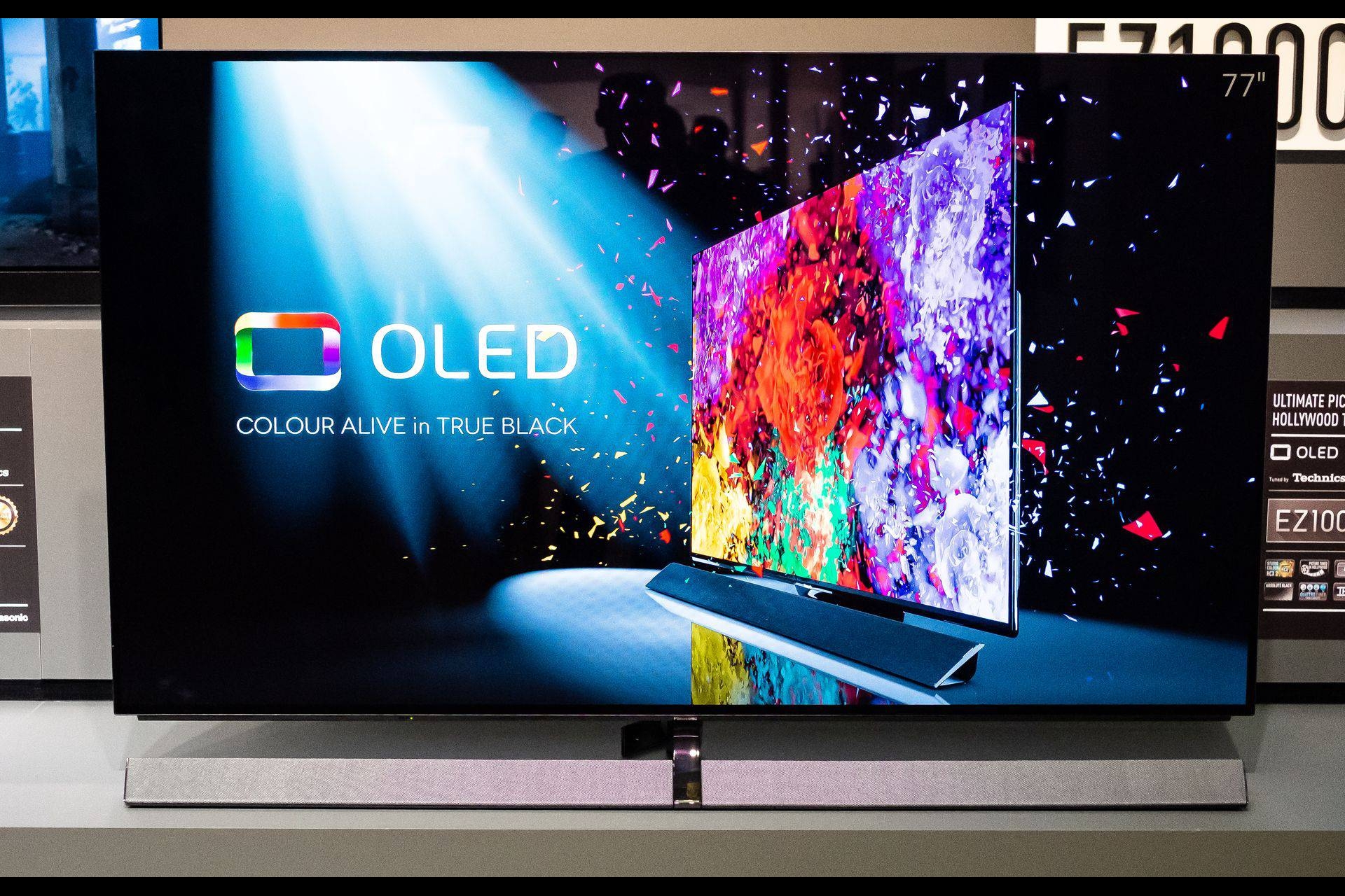 Hammer: die OLEDs von Panasonic mit der Soundbar von Technics.
