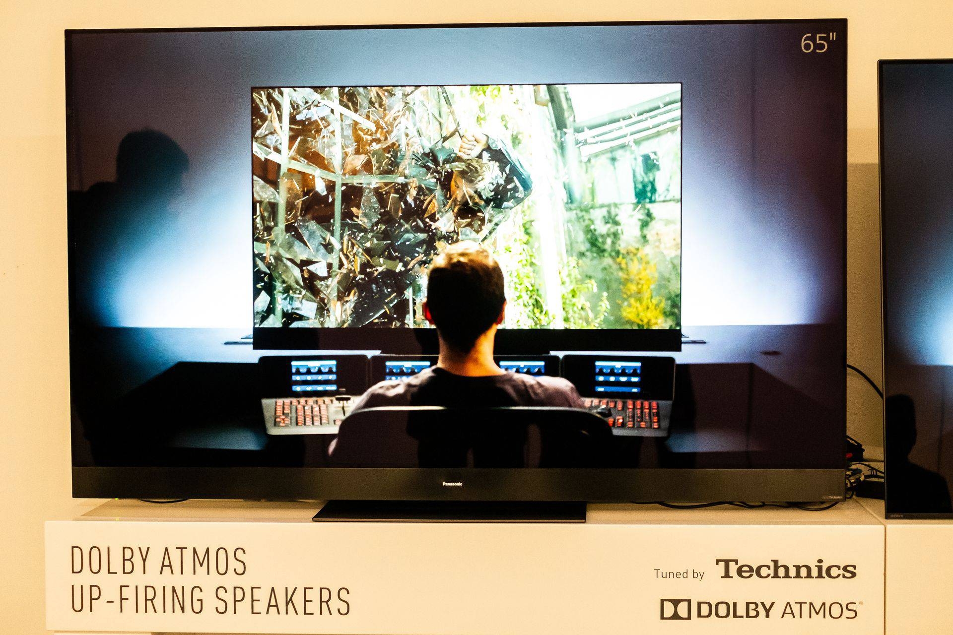 Ein echtes Kunststück: Dolby-Atmos-Sound im TV-Gerät integriert.