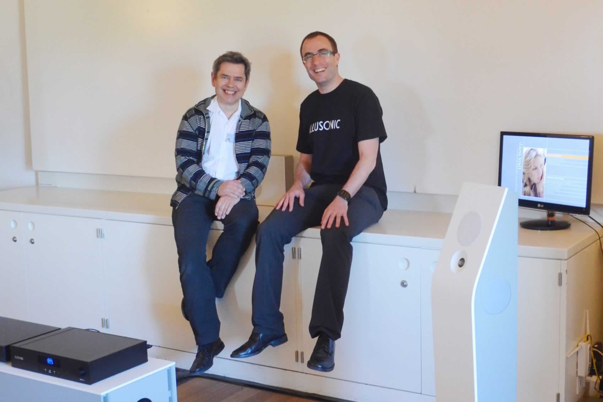 Illusonic mit Klangwerk: Christof Faller und Markus Thomann zeigen, wie Audio-Prozessoren aus 3 Wandlautsprechern eine «Wall of Sound» mit Tiefenwirkung zaubern und die Grenzen von 2-Kanal-Stereo überwinden.