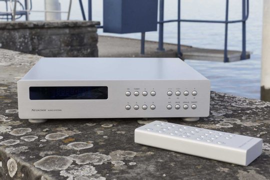 Neukomm stellt erstmals die komplette neue MASTER-Linie vor, bestehend aus dem Vorverstärker CDA126S mit integriertem Dual-USB-DAC und dem Endverstärker PA135S.