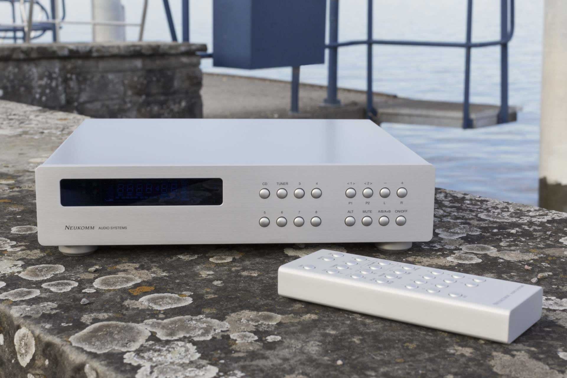 Neukomm stellt erstmals die komplette neue MASTER-Linie vor, bestehend aus dem Vorverstärker CDA126S mit integriertem Dual-USB-DAC und dem Endverstärker PA135S.
