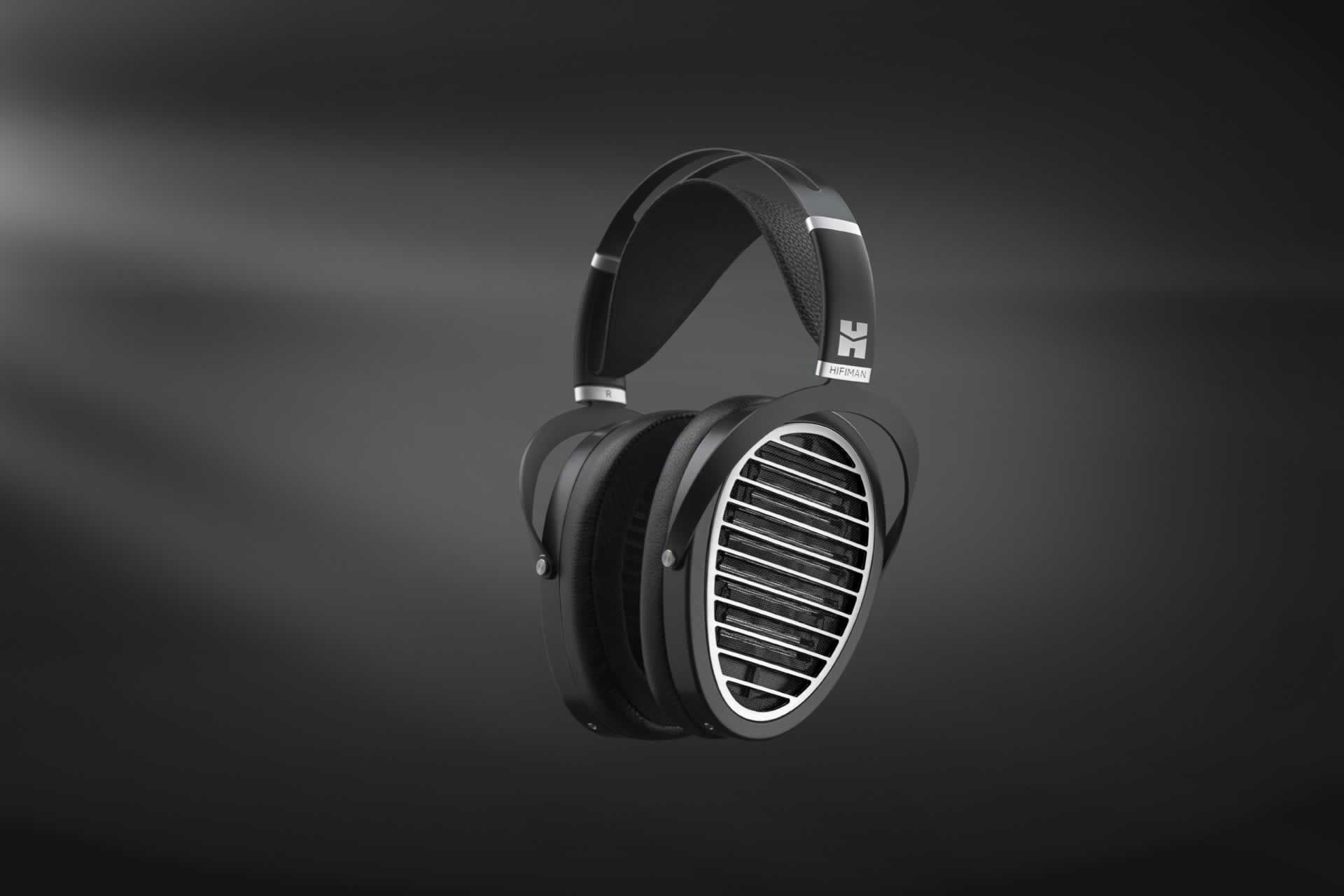 Hifiman stellt magnetostatische Kopfhörer für Audiophile her. Durch die Verwendung ultradünner Folien zwischen den sich gegenseitig abstossenden Magneten werden besonders feine Nuancen wiedergegeben. Neuste Hifiman-Kopfhörer werden aufspielen!