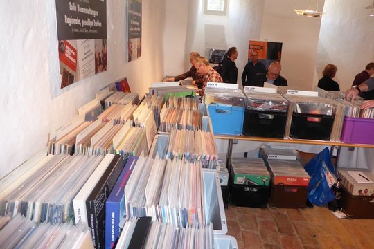 Vinyl-Liebhaber konnten in einem reichen Fundus an hochwertigen Schallplatten stöbern.