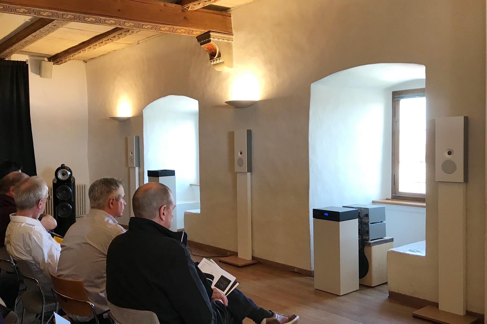 Auch Klangwerk und Illusonic veranstalteten einen interessanten Showcase mit dem Thema «Musik zuhause körperhaft und räumlich erlebbar machen». Illusonics Klangprozessor IAP-4 kreiert einen zusätzlichen Mittenkanal zugunsten eines deutlich gesteigerten Hörerlebnisses.