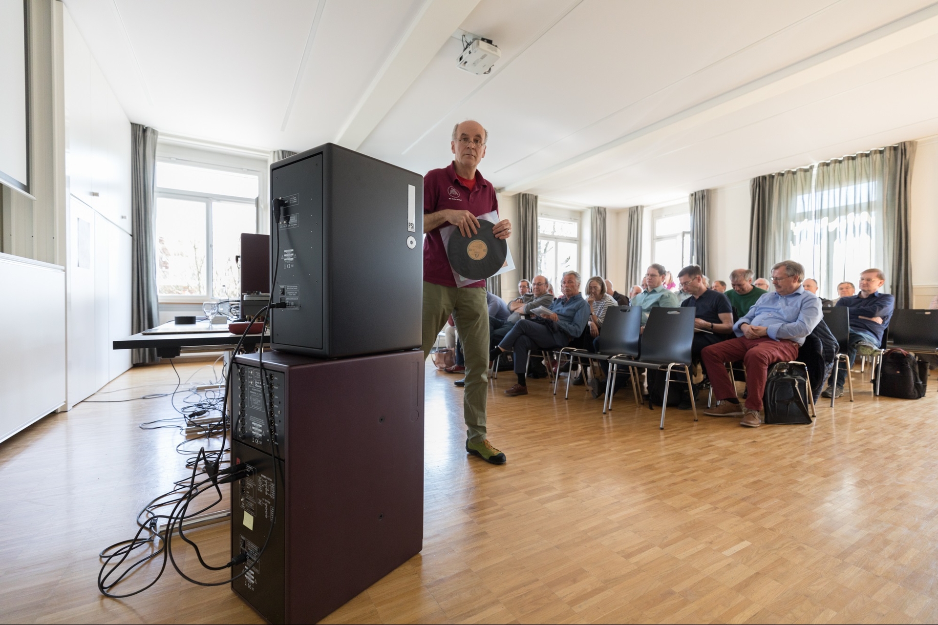Thomas Breitinger führte in seinem Vortrag über gute Live-Aufnahmen sehr viele anschauliche Musikbeispiele vor.