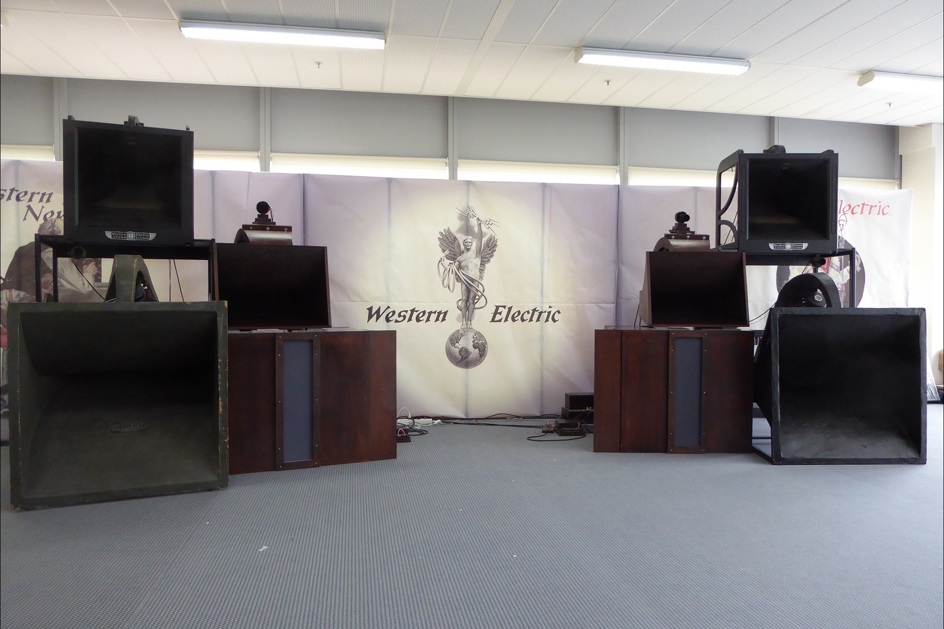 Dürfen an keiner HIGH END fehlen: Die historischen Hornlautsprecher von Western Electric, die über ausgesuchte Single-Ended-Röhrenverstärker mit dem passenden Musikmaterial zauberhafte Soundwelten kreiierten.