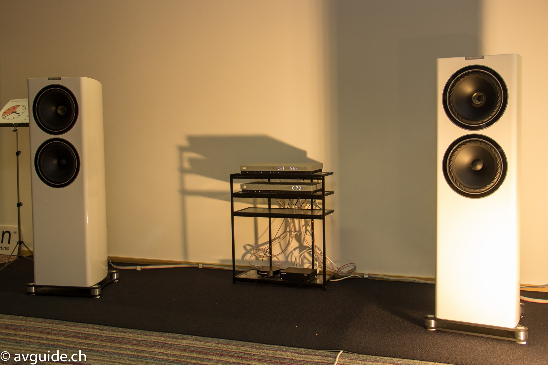Im Oktober bei avguide.ch im Test und nun zum ersten Mal an einem Schweizer Event zu hören. Die formidablen Fyne Audio Lautsprecher aus Schottland mit «Cantata» Musicenter von Resolution Audio. Ein Lautsprecher zum Hinsetzen und einfach hören – mit einem Glas Whisky!