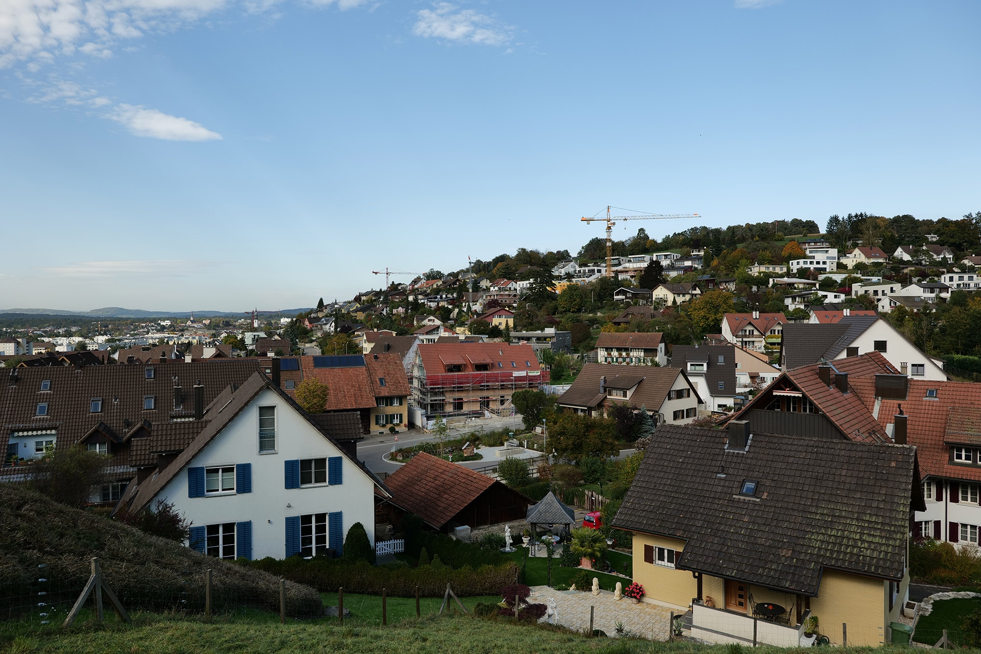 Obj. S 24-105, Brennweite 24 mm, P, f/6.3, 1/250 sec., ISO 100, WB Wolken, Bildstil «Standard».
