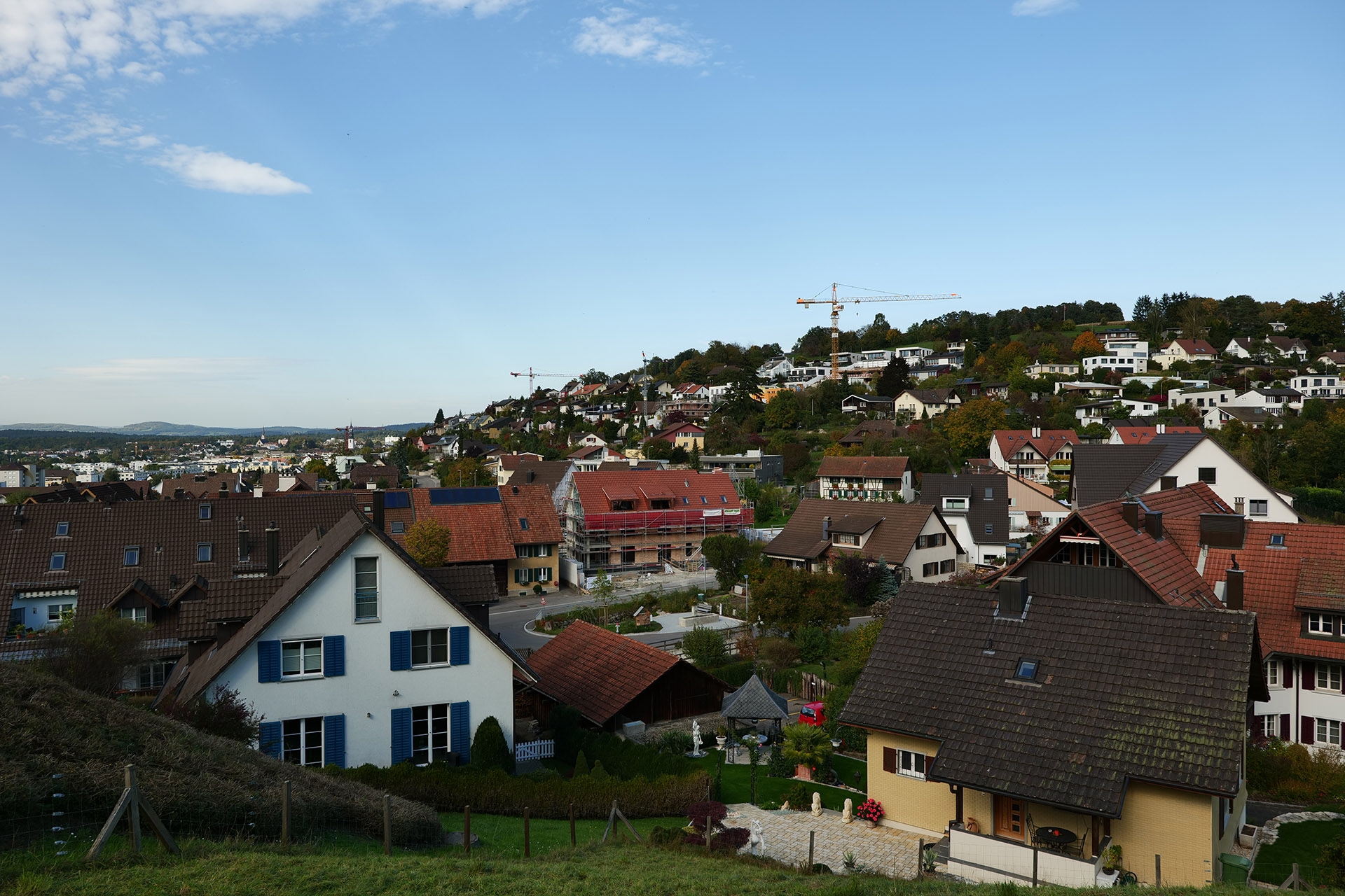 Obj. S 24-105, Brennweite 24 mm, P, f/6.3, 1/250 sec., ISO 100, WB Wolken, Bildstil «Lebhaft».