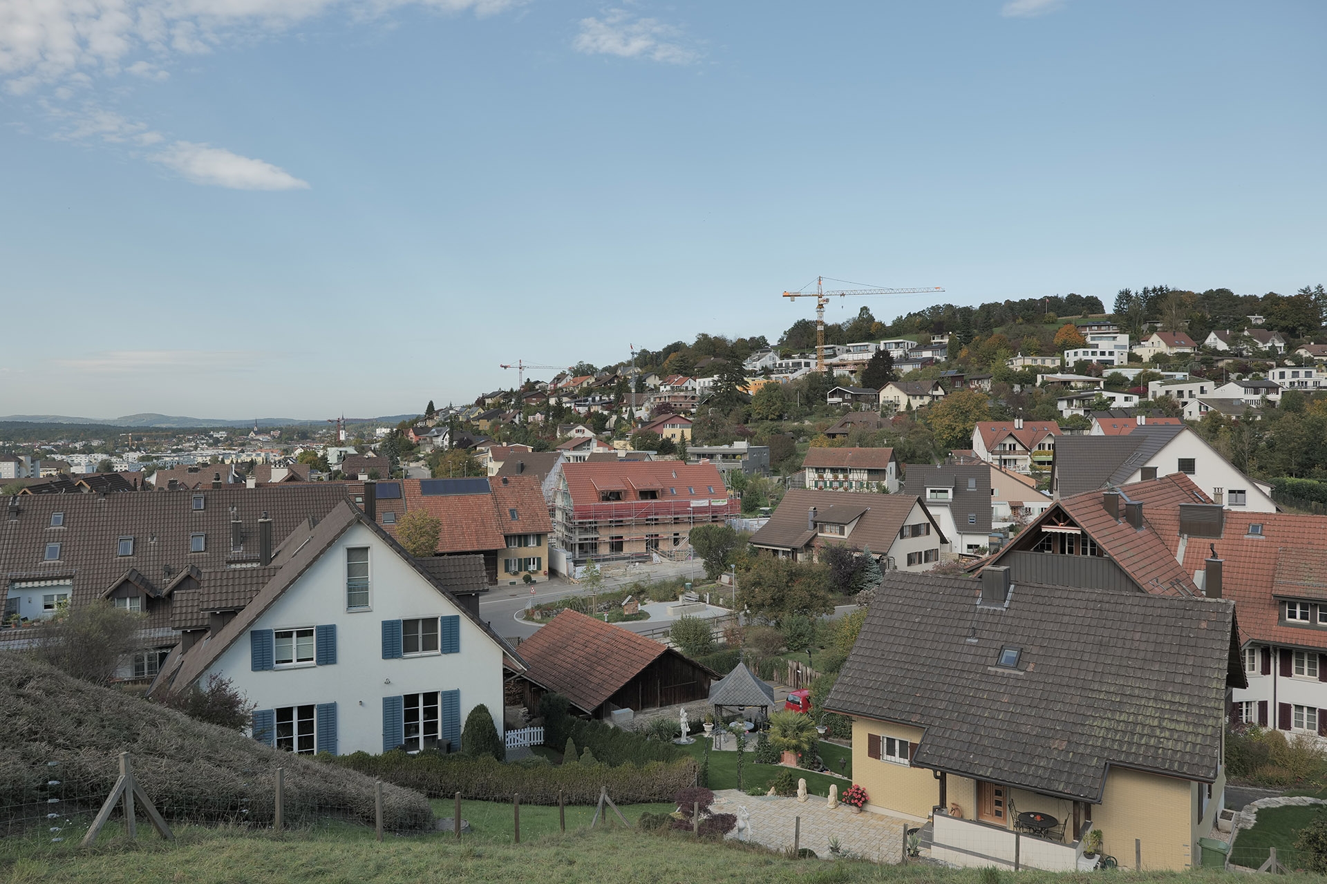 Obj. S 24-105, Brennweite 24 mm, P, f/6.3, 1/250 sec., ISO 100, WB Wolken, Bildstil «Flach».