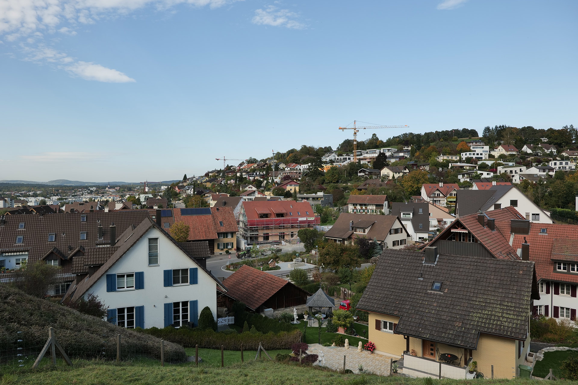 Obj. S 24-105, Brennweite 24 mm, P, f/6.3, 1/250 sec., ISO 100, WB Wolken, Bildstil «Porträt».